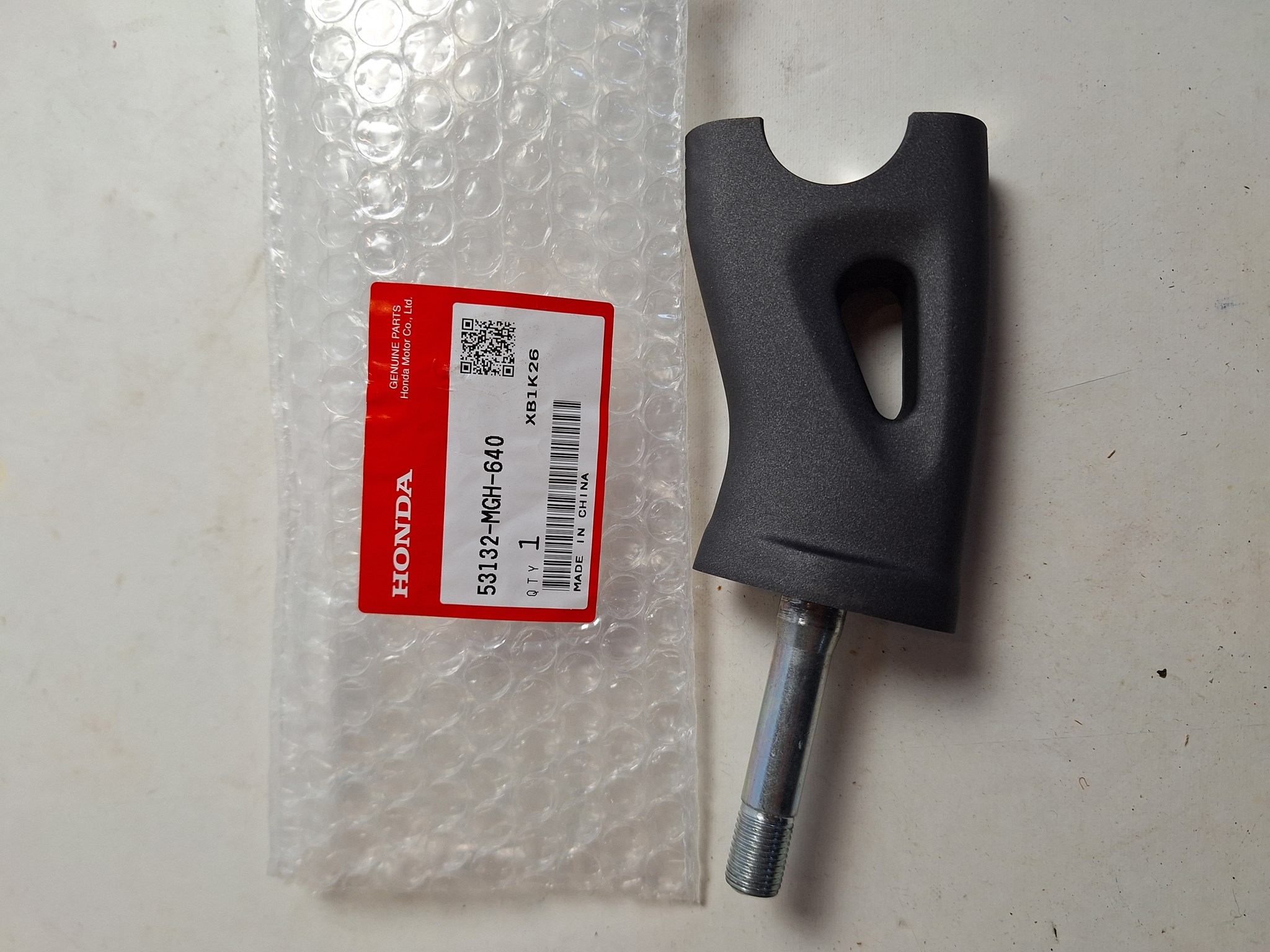 Picture of HOLDER,HNDL LOWER  53132-MGH-640  